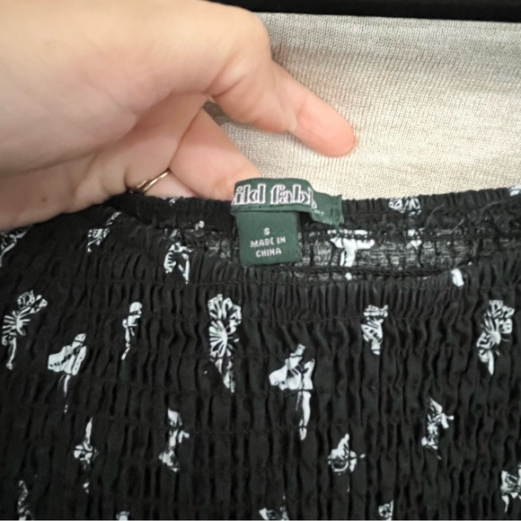 Black Wild Fable Size Small Smocked Bell Long Sleeve Blue Butterly Print Preowne - Picture 8 of 8